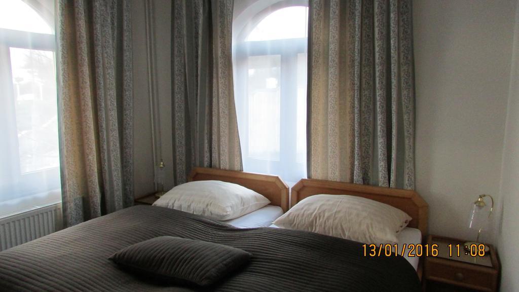 Villa Jinonice Praga Habitación foto